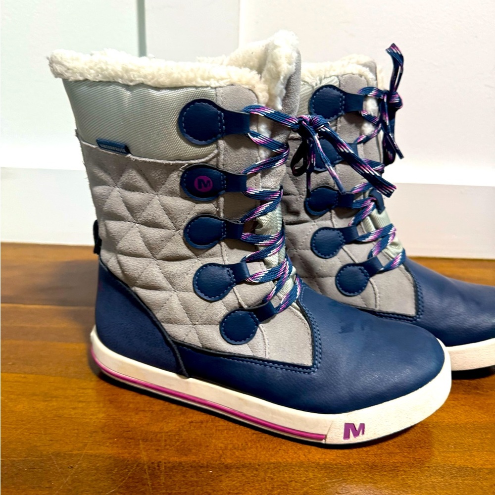 Merrell girls winter snow boots size 4 - barley worn